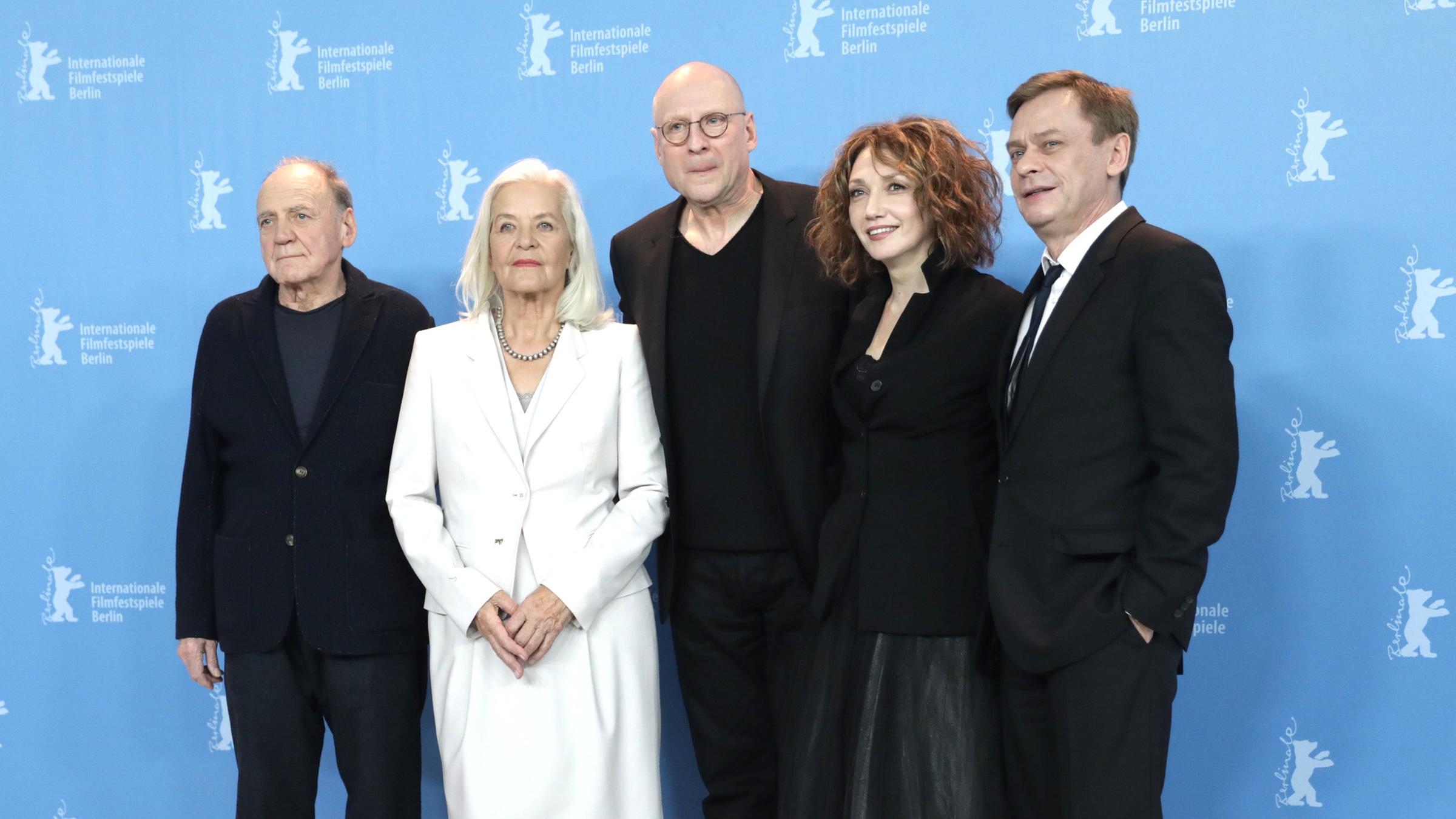 „In Zeiten des abnehmenden Lichts“: Hauptdarsteller Bruno Ganz, Hildegard Schmahl, Regisseur Matti Geschonneck, Evgina Dodina und Sylvester Groth bei der Premiere des Films auf der Berlinale 