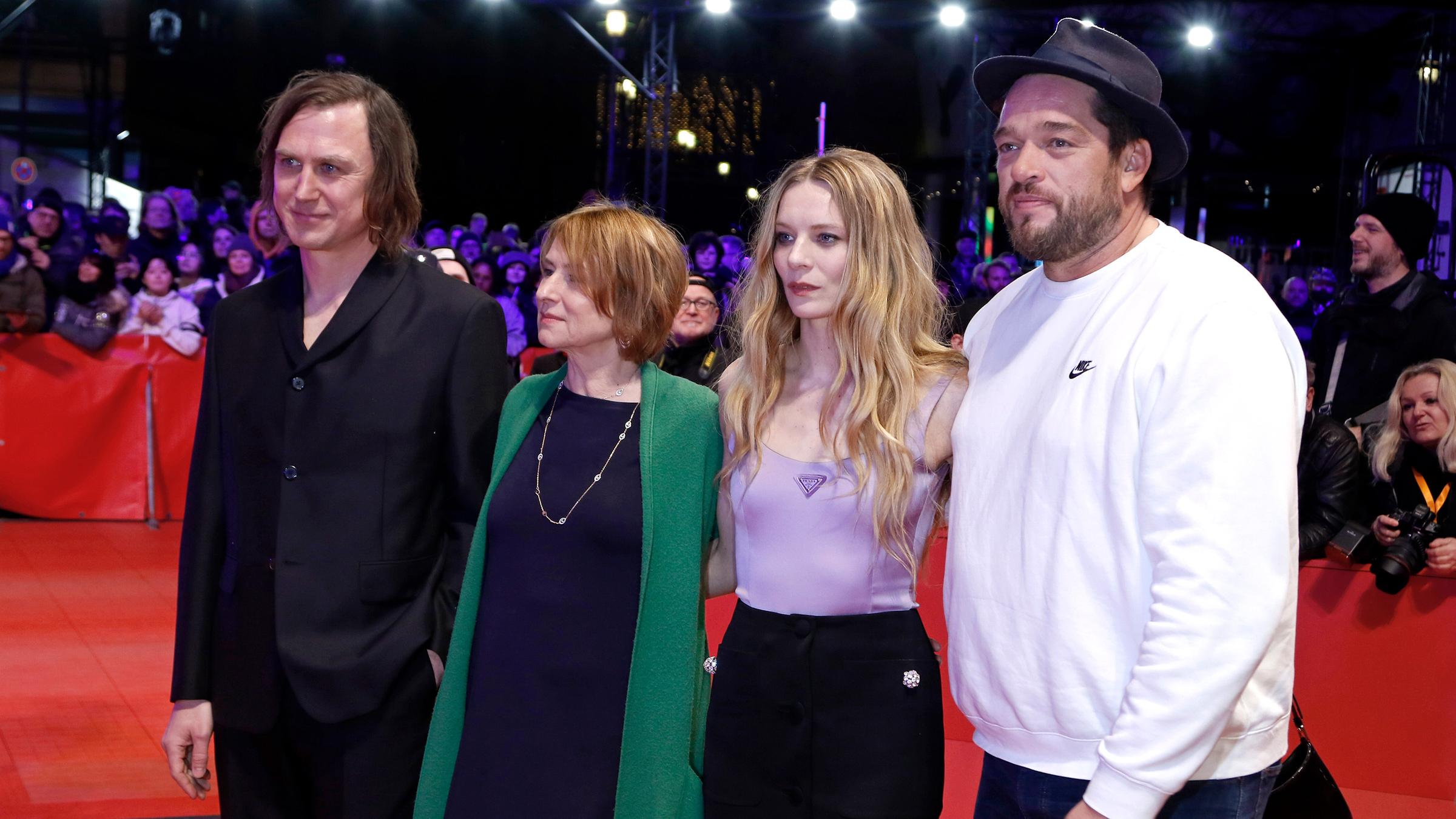 Schauspieler und Schauspielerinnen auf dem roten Teppich der Berlinale.