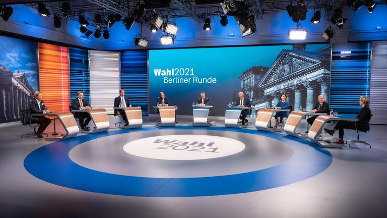 "Berliner Runde", 26.09.2021: V.l.n.r.: Alice Weidel, Christian Lindner, Markus Söder, Armin Laschet, Rainald Becker, Peter Frey, Annalena Baerbock, Olaf Scholz, Susanne Hennig-Wellsow