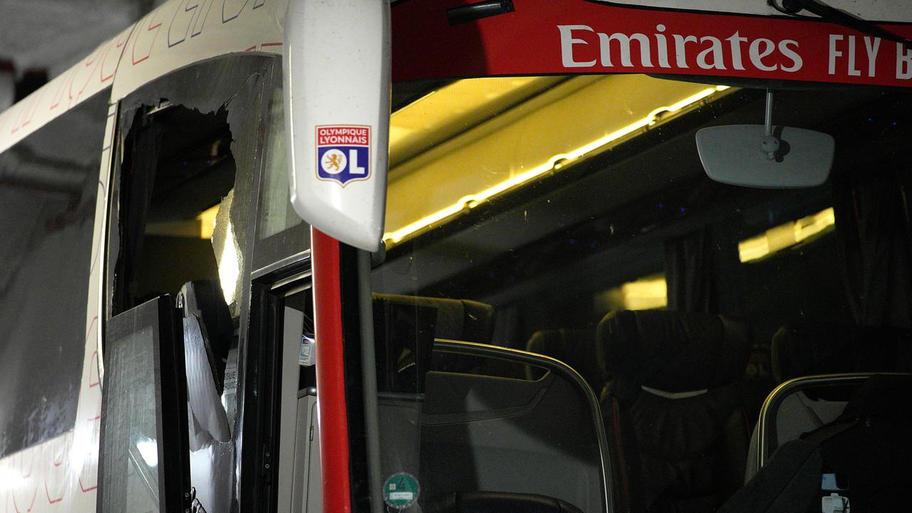 Angriff auf Bus: Lyon-Trainer Grosso verletzt