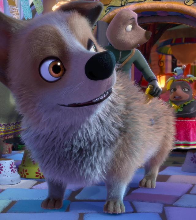 Vor Señora Marias Chili Restaurant steht Hund Butterblume mit dem Gärtner auf seinem Rücken. Der Gärtner blickt sich um zu Señora Maria, die im Eingang steht.