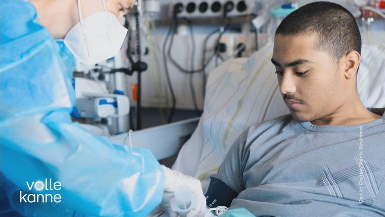 Patient Mohammed wird wegen Beta-Thalassämie im Krankenhaus behandelt.
