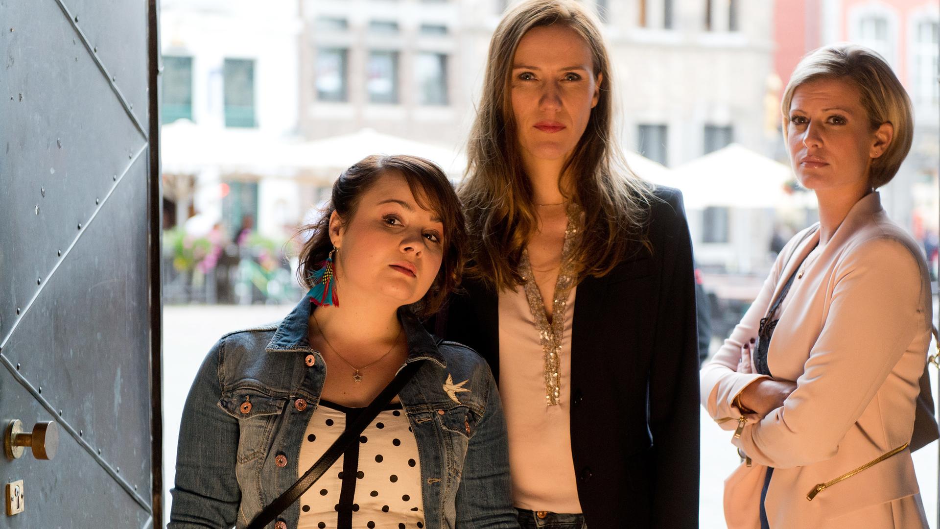 Lizzy (Theresa Underberg, r.). Talula (Carolin Walter, l.) und Betty (Bettina Lamprecht, M.) 