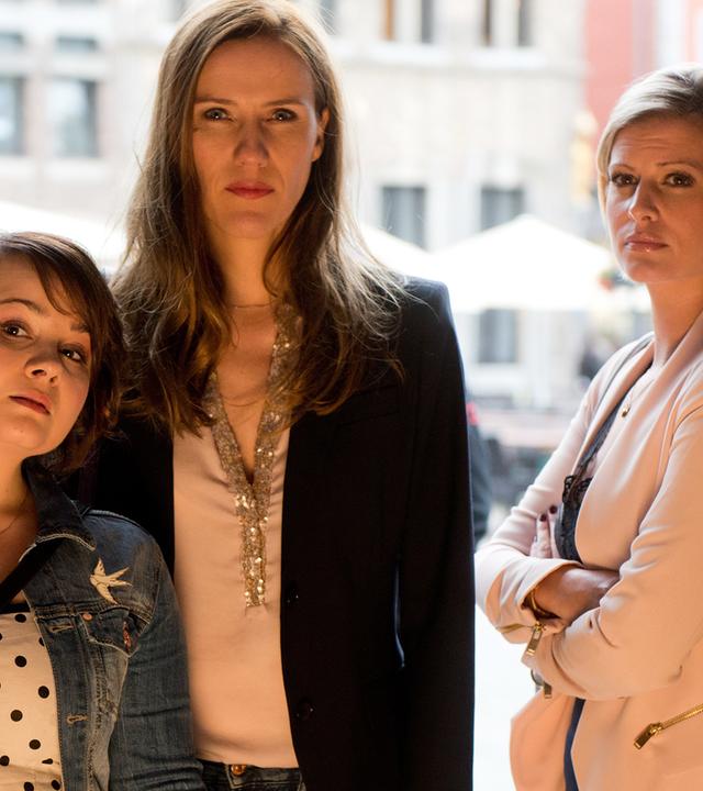 Lizzy (Theresa Underberg, r.). Talula (Carolin Walter, l.) und Betty (Bettina Lamprecht, M.) 