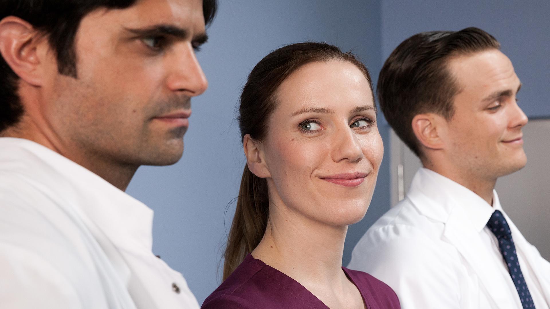 Dr. Behring (Maximilian Grill), Betty (Bettina Lamprecht) und AiWler Lewandowski (Eric Klotzsch)