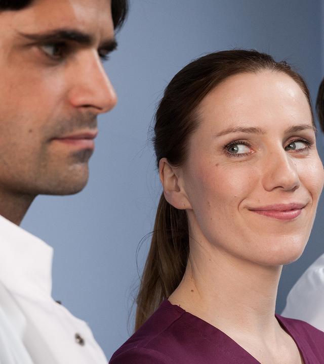Dr. Behring (Maximilian Grill), Betty (Bettina Lamprecht) und AiWler Lewandowski (Eric Klotzsch)