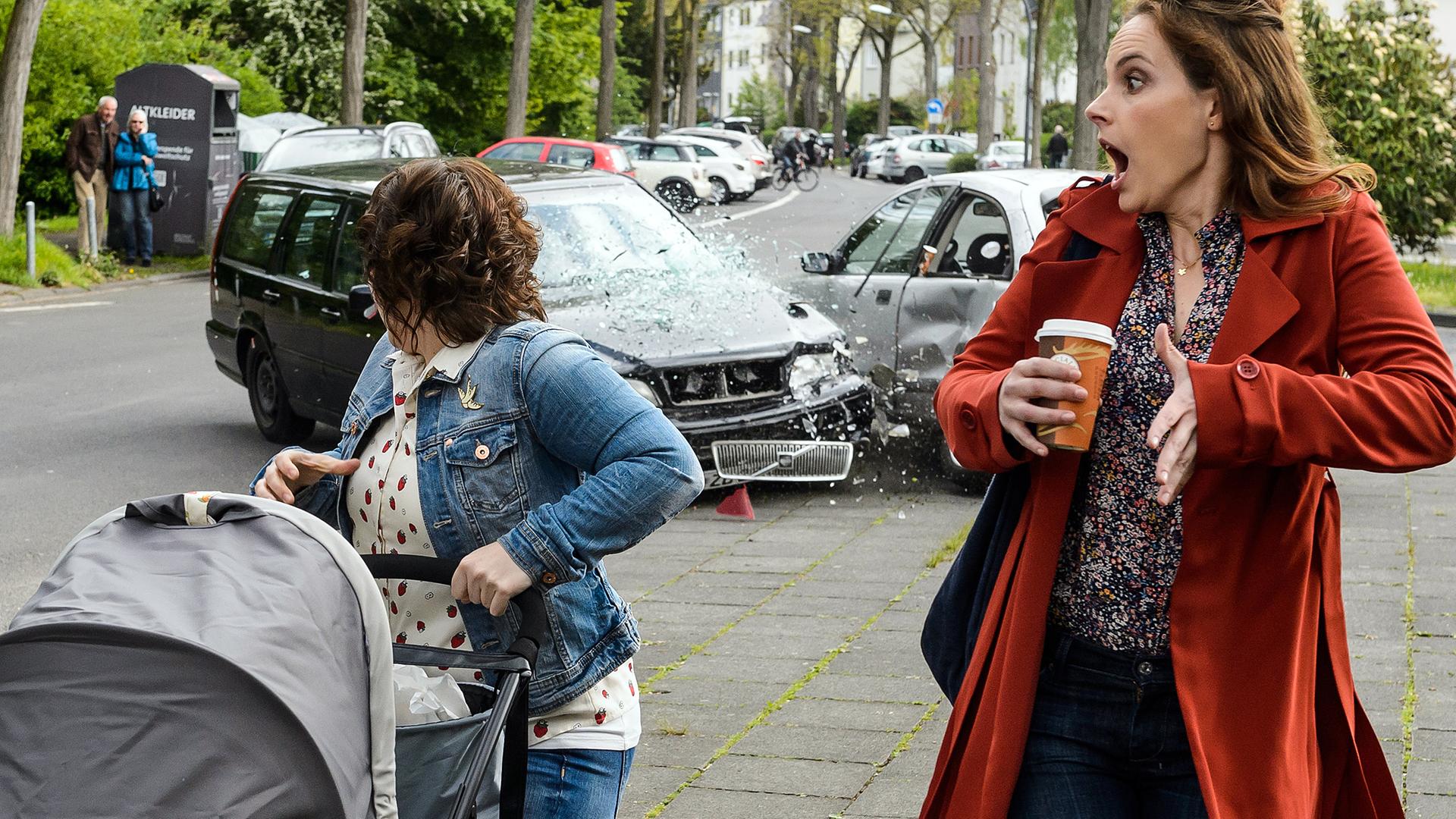 Hanna Winter (Marie Zielcke, r.) und Talula Pfeifer (Carolin Walter, l.)