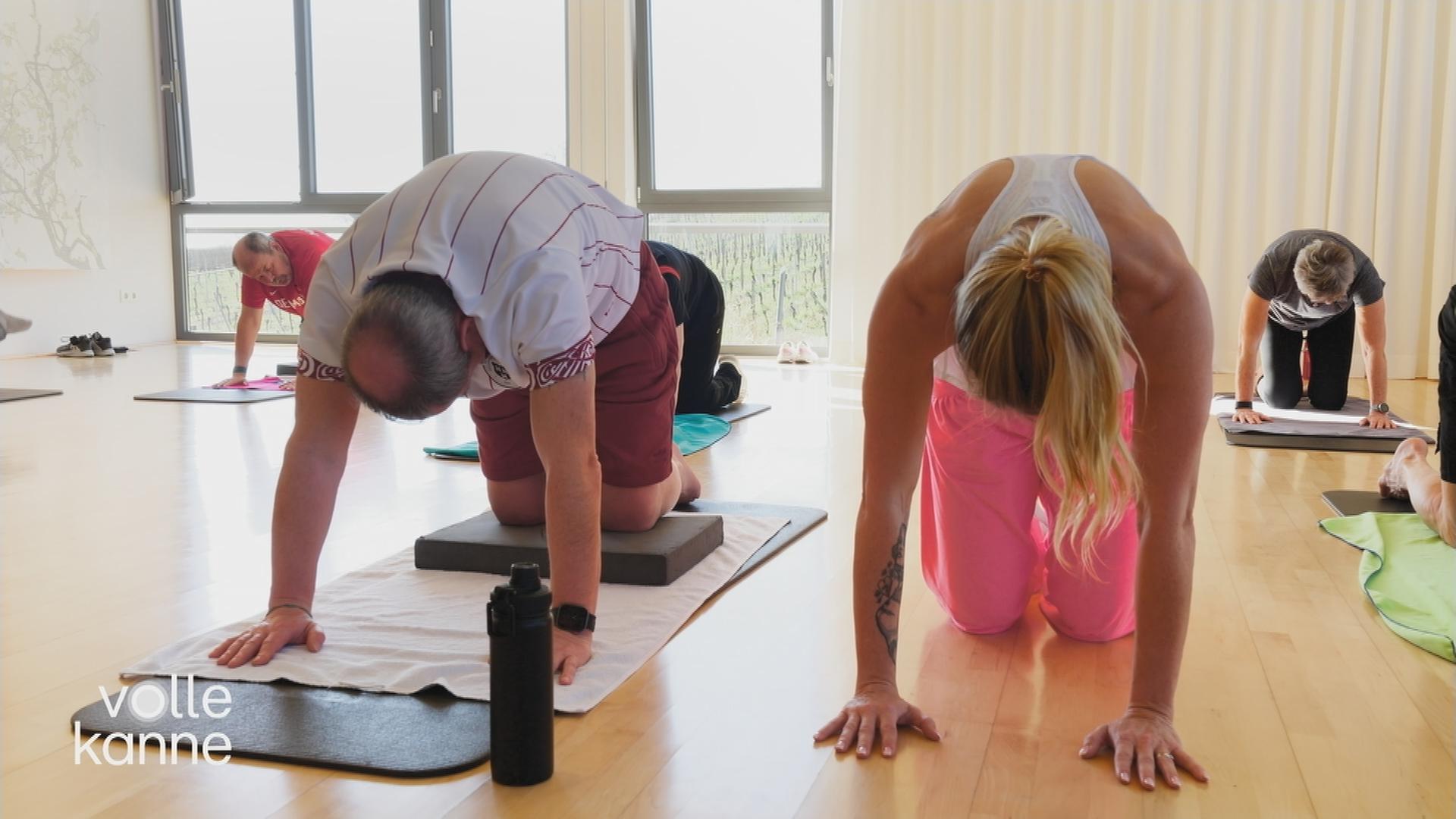 Personen, die sich dehnen 