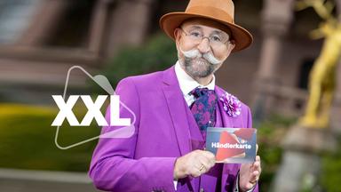 Bares für Rares XXL, Horst Lichter mit einer Händlerkarte in den Händen