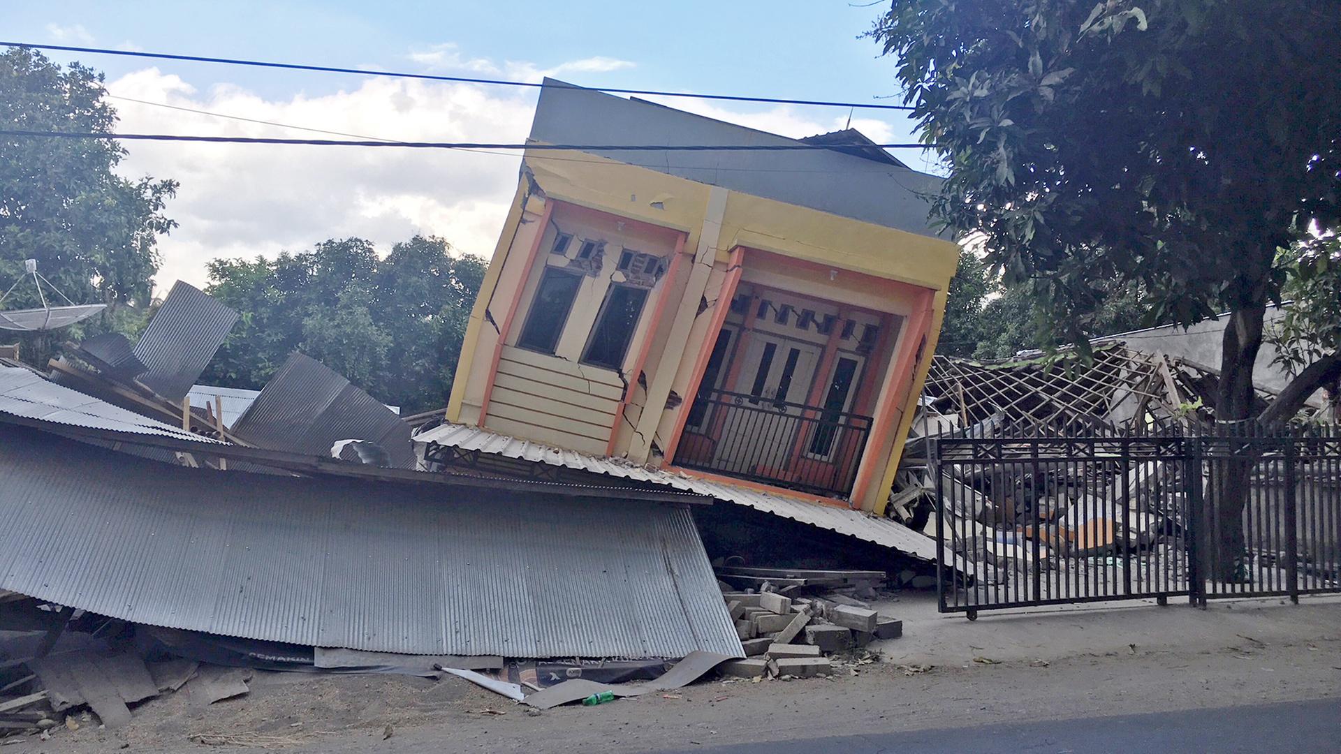 Zerstörte Häuser in Karang Pasor (Indonesien), aufgenommen am 12.08.2018
