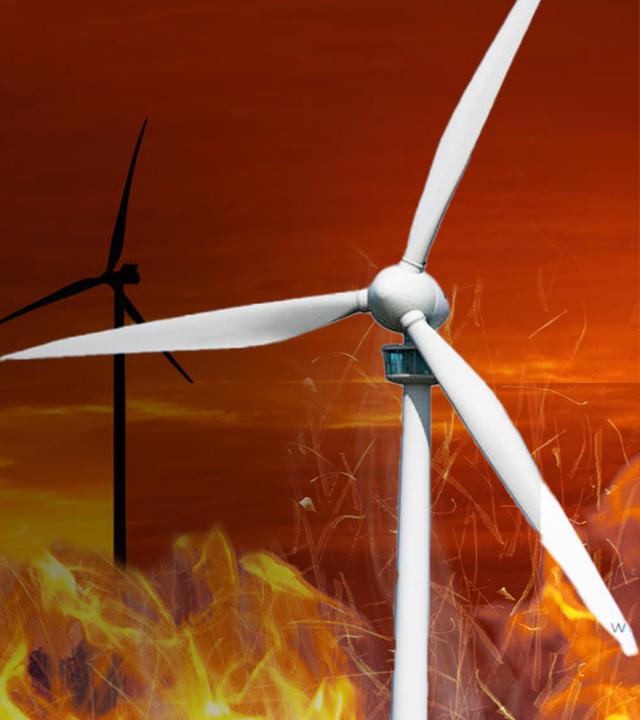 Rechts im Bild ein Windrad mit brennenden Rotorenblättern. Im Hintergrund weitere Windräder in Flammen und orangenem Licht.