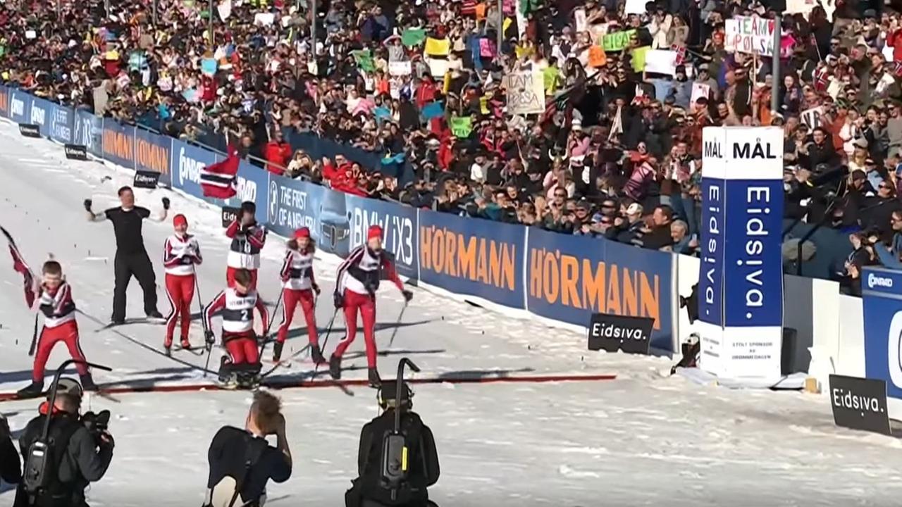 Ein jugendliches Biathlon-Sextett mit Beeinträchtigungen wird am Holmenkollen gefeiert