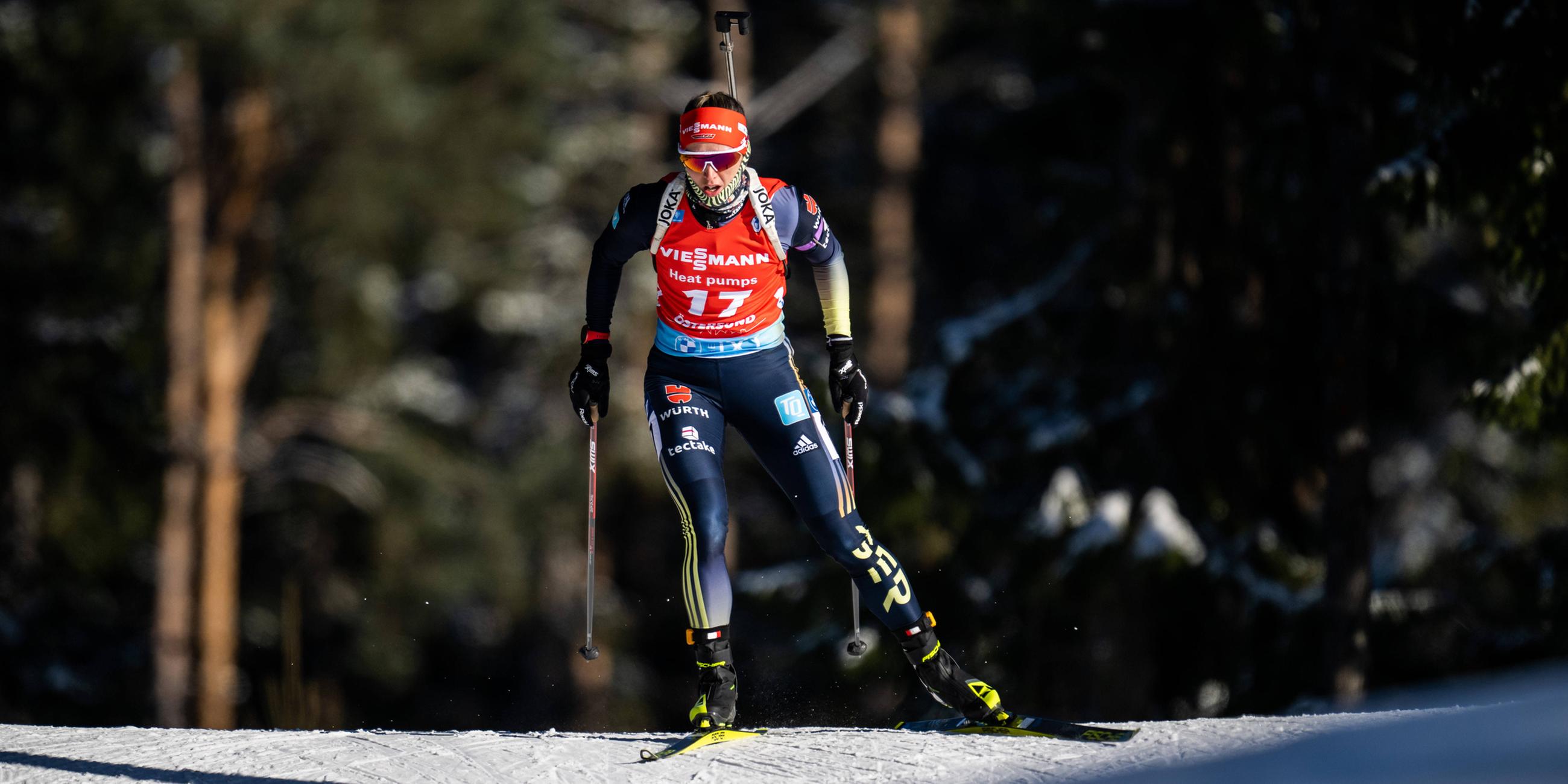 Denise Hermmann-Wick aus Deutschland in Aktion beim 15 km Biathlon der Frauen. 