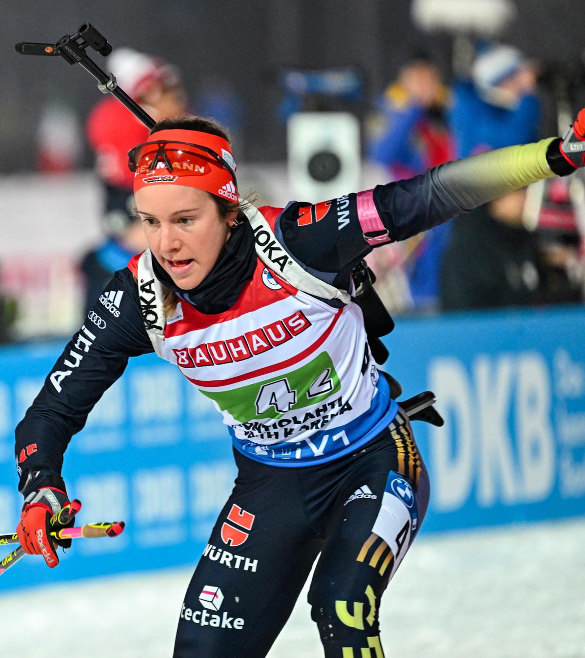 Biathletin Sophia Schneider beim Staffelrennen in Kontiolahti