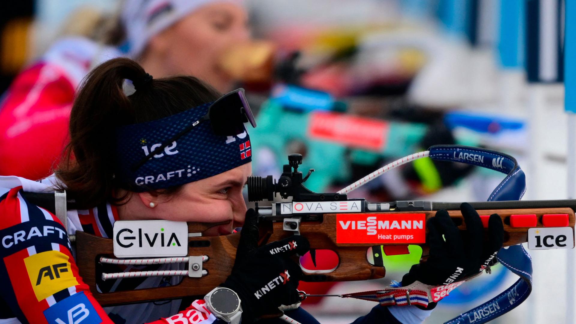 Marthe Krakstad Johansen (NOR) beim Training in der 10 km Verfolgung der Frauen im IBU Biathlon-Weltcup.