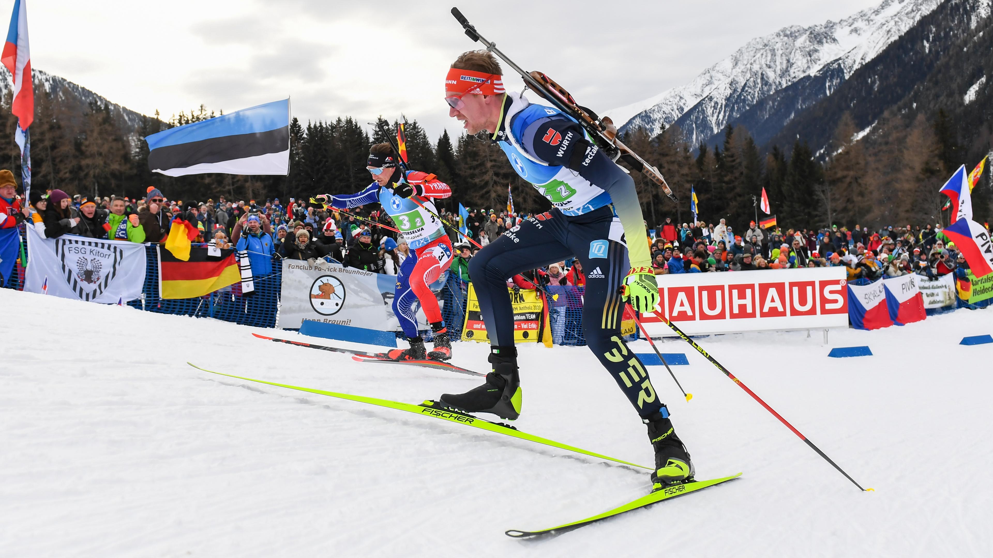 22.01.2023, Italien, Antholz: Biathlon: Weltcup, Staffel 4 x 7,5 km, Herren. Johannes Kühn aus Deutschland ist auf der Strecke unterwegs.