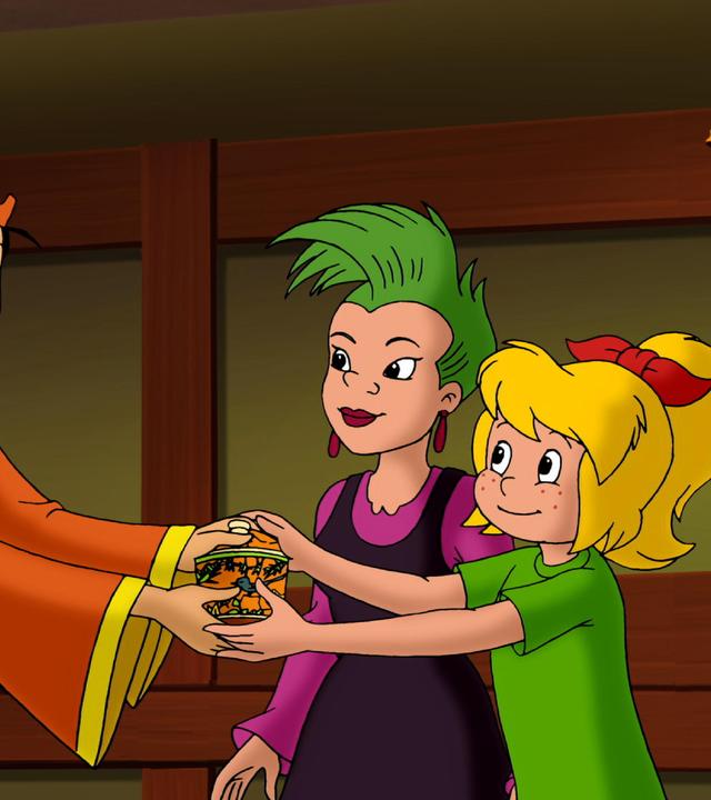 Bibi bekommt den Heilsalbentopf von der Kaiserin überreicht. Schubia steht hinter Bibi.