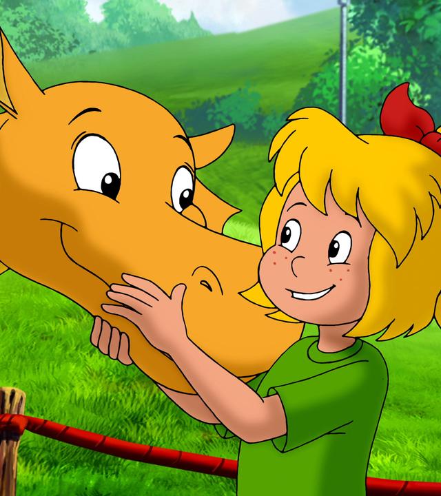 Bibi und der orangene Drache umarmen sich.