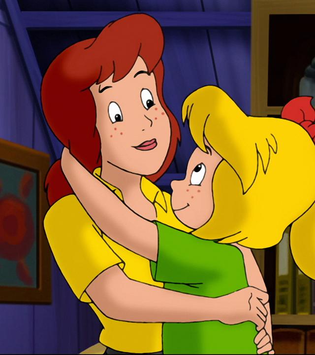 Bibi und Barbara umarmen sich und lächeln sich an.