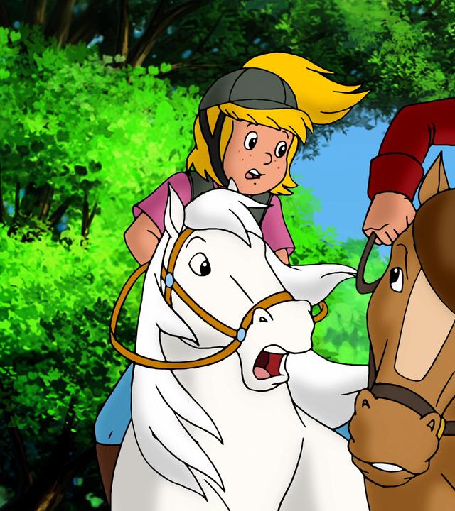 Bibi (links) und Adalbert (rechts) reiten gegeneinander.