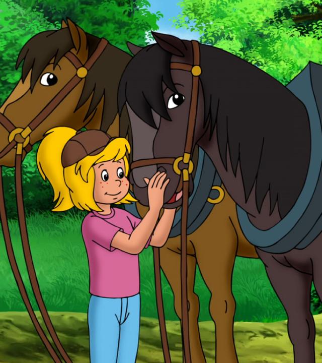 Bibi und Tina stehen mit ihren Pferden neben Linda.