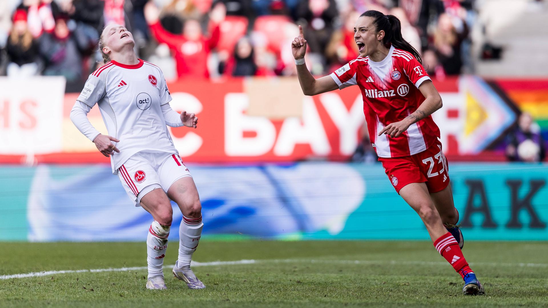 Bayerns Stürmerin Natalia Padilla Bidas jubelt nach ihrem Treffer zum 2:0 in der Bundesligapartie gegen den 1. FC Nürnberg.