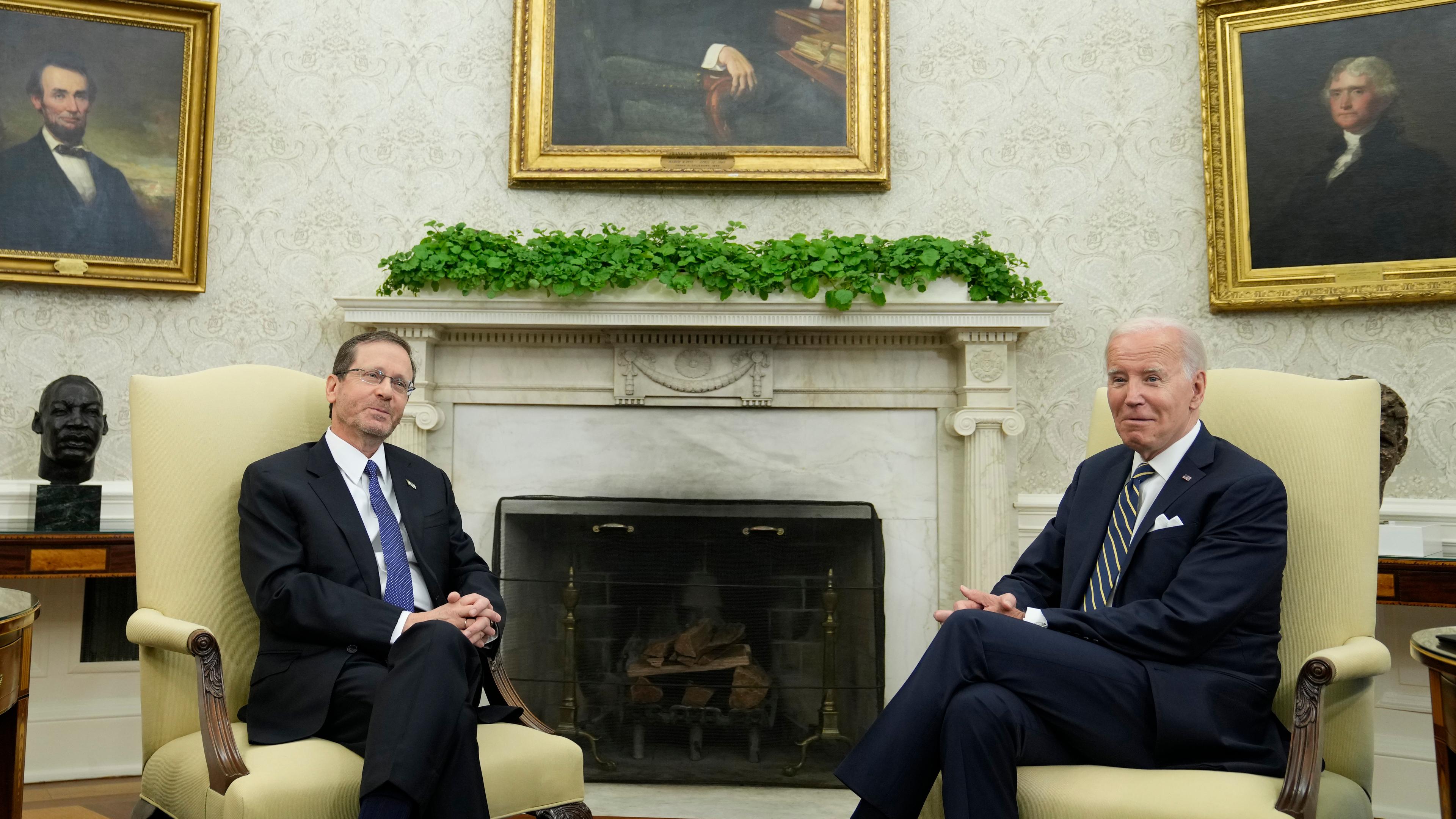 US-Präsident Biden während eines Treffens mit dem israelischen Präsidenten Herzog im Weißen Haus.