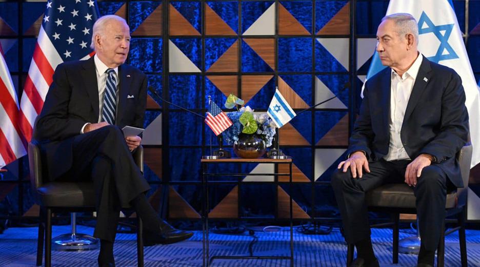 Archiv, 18.10.2023, Israel, Tel Aviv: Joe Biden, Präsident der USA, und Benjamin Netanjahu, Ministerpräsident von Israel, bei einem Treffen in Tel Aviv.