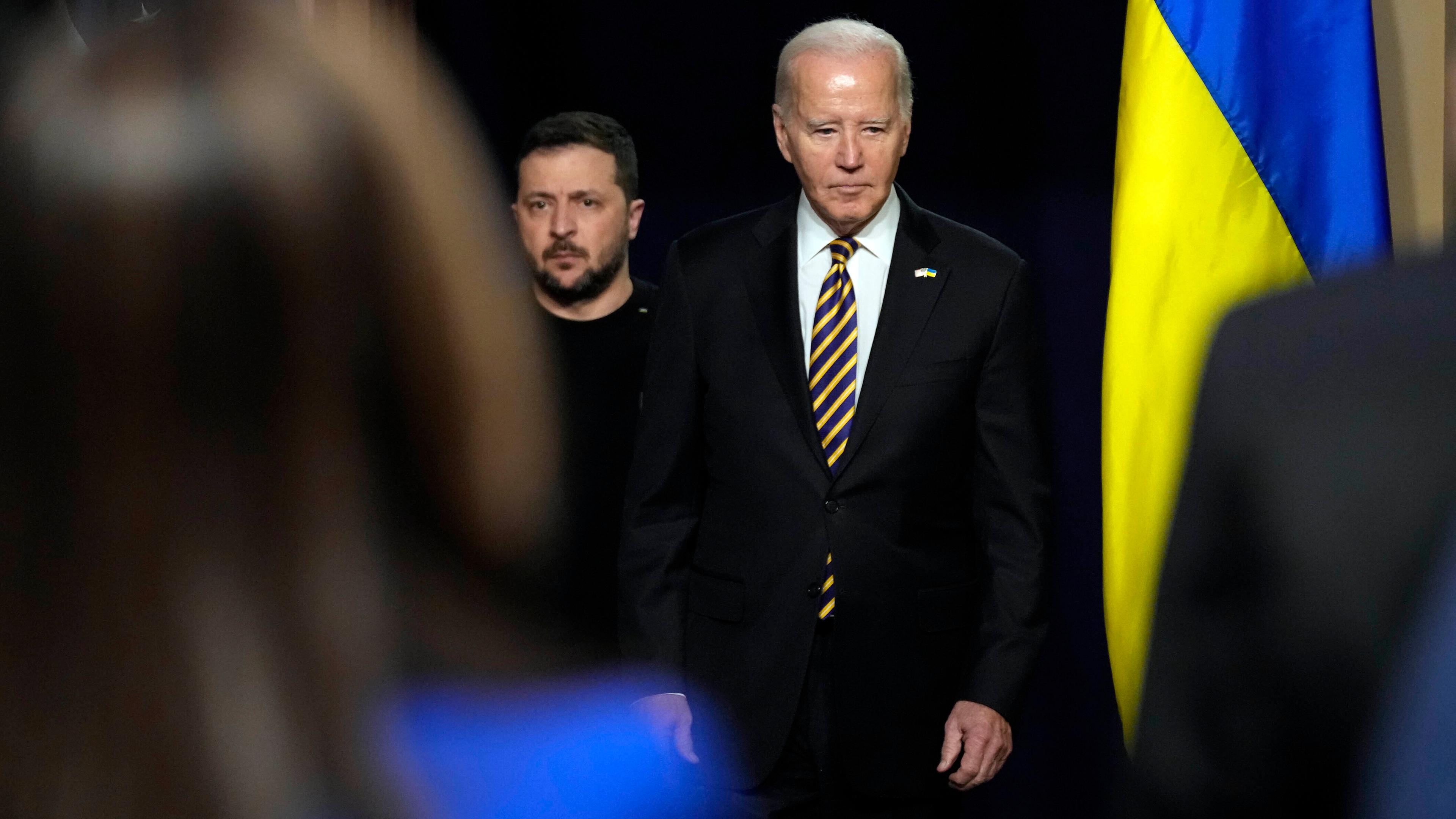 Joe Biden (r), Präsident der USA, Wolodymyr Selenskyj, Präsident der Ukraine während eines Treffens in Washington, D.C.