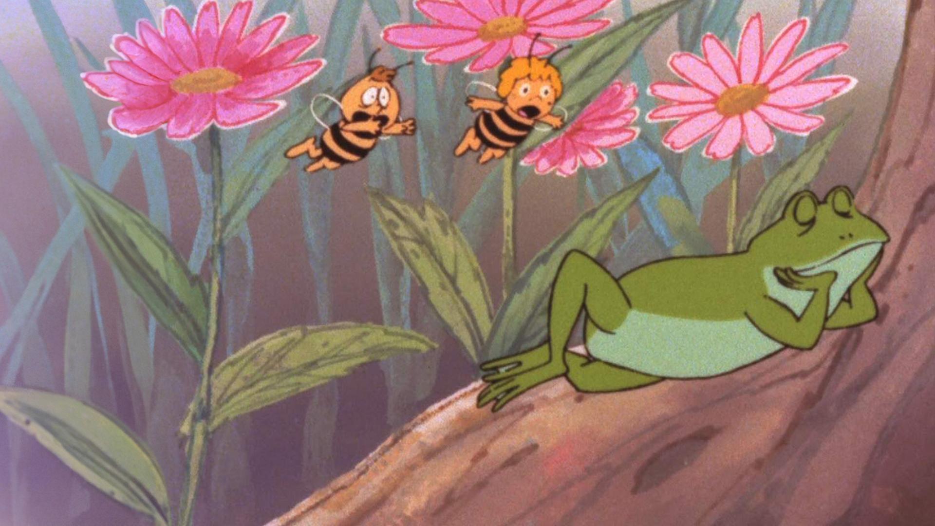 Ein großer, grüner Frosch schläft auf einem Baumstamm neben der Blumenwiese. Die zwei kleinen Bienen Willi und Maja nähern sich ihm im Flug.
