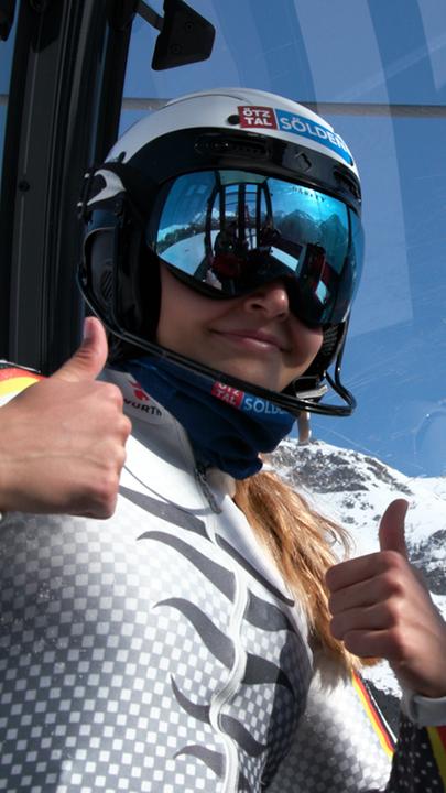 Romy Renz gut gelaunt im Lift.