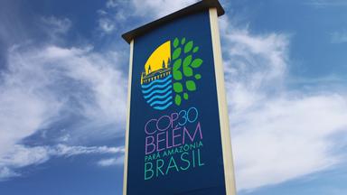 Ein großes Hinweisschild zur Klimakonferenz 2025 in Belém, Brasilien