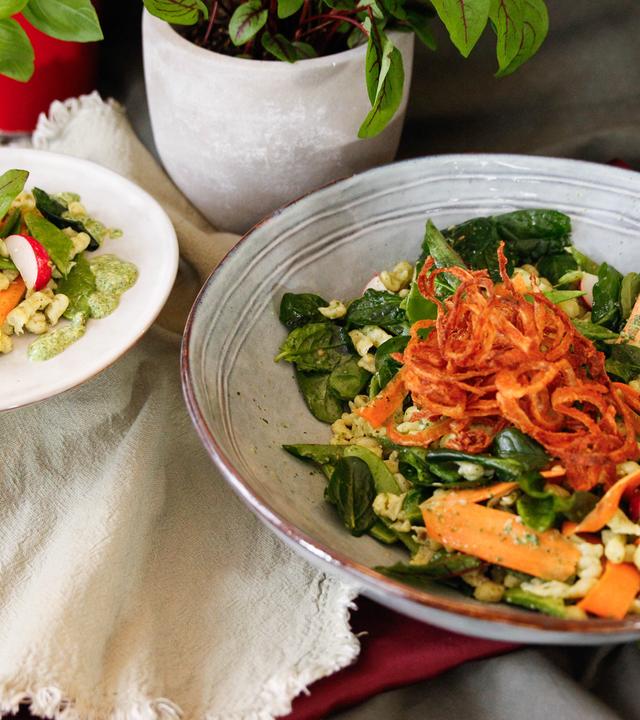 Knöpfle-Salat mit Pesto-Knöpfle