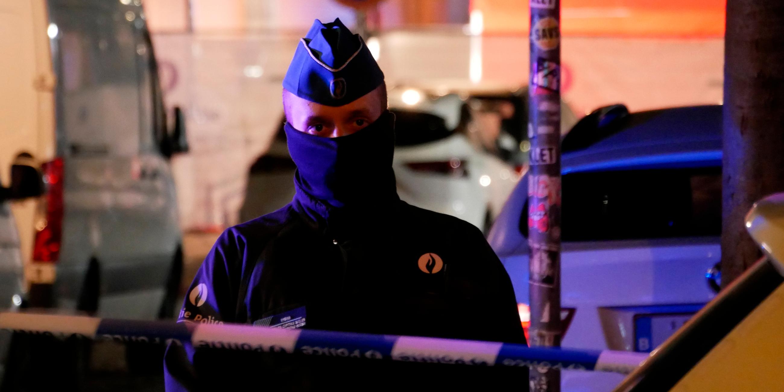 Das Bild zeigt den abgesperrten Tatort, an dem ein belgischer Polizist von einem Messerangreifer getötet wurde.