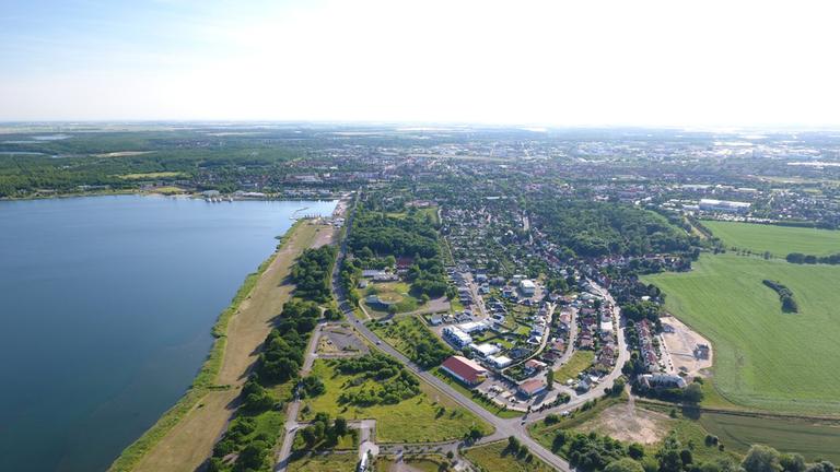 "Mein Land, Dein Land: Bitterfeld-Wolfen vom Chemie-Moloch zur grünen Oase": Bitterfeld von oben.