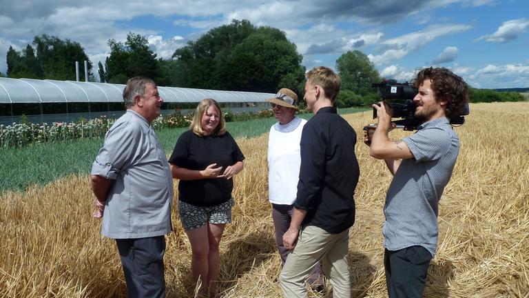 "Am Puls Deutschlands": Gastronom Hubert Neidhart (links) und seine regionale Zulieferer im Gespräch mit Jochen Breyer.