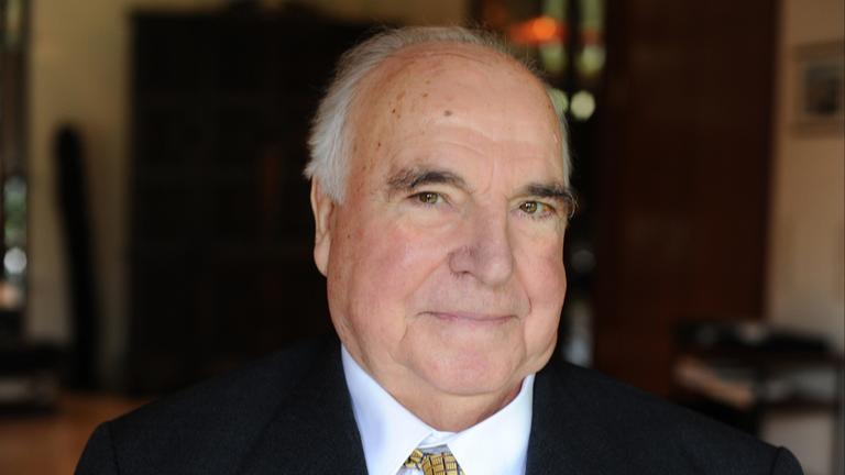"Adieu - Menschen, die wir nicht vergessen": Helmut Kohl in Nahaufnahme.