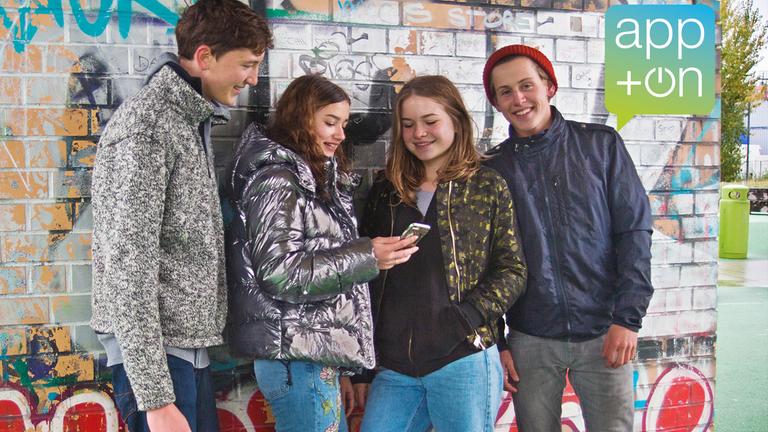 Die Blogger aus  "App+on" geben Jugendlichen Tipps: Anton, Paula, Emmily, und Emil.