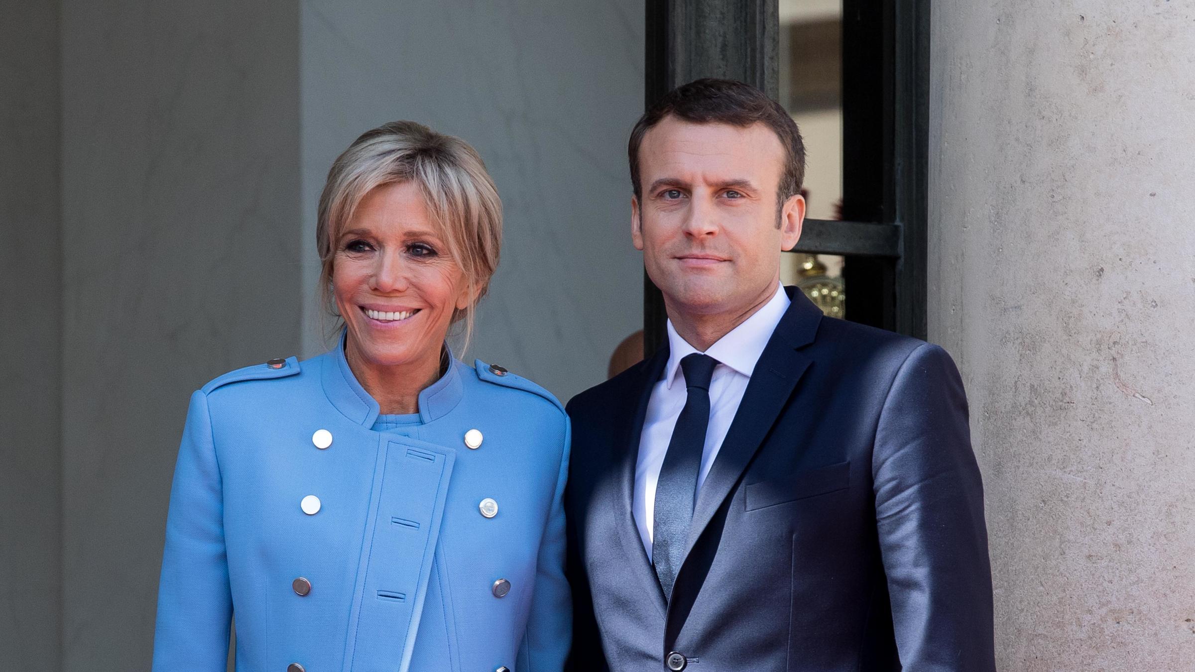 "Mensch Macron!": Brigitte und Emmanuel Macron in Nahaufnahme.