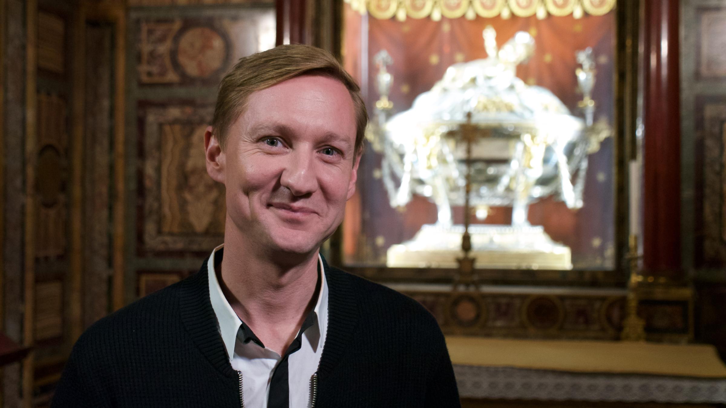 "Ein guter Grund zu feiern - Unterwegs an Allerheiligen mit Andreas Korn": Andreas Korn begleitet einen Thanatopraktiker und Bestatter.