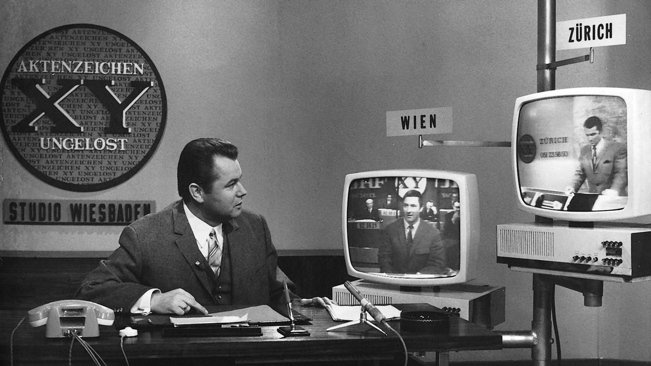 50 Jahre "Aktenzeichen XY ... ungelöst": Eduard Zimmermann im Studio