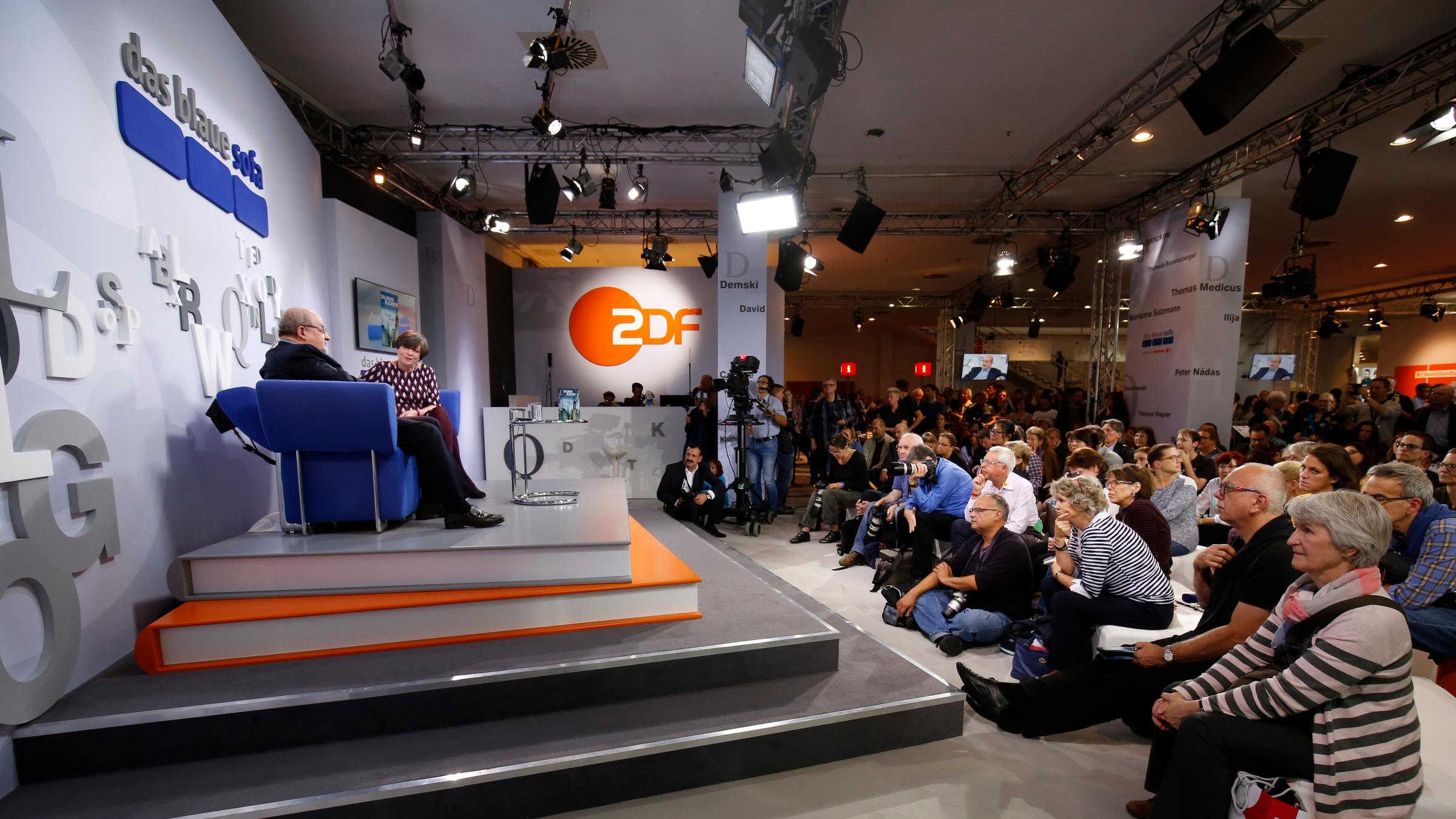  "Frankfurter Buchmesse 2017 - Das blaue Sofa": Salman Rushdie, Barbara Wahlste