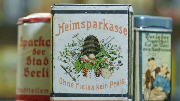 "ZDFzeit: Wie gerecht ist Deutschland? Der große Vermögens-Check": Alte Spardosen.