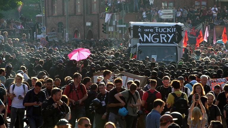 "Deutschland radikal - Internet, Hetze, Gewalt": G20-Gipfel in Hamburg: Gegen-Demonstration "Welcome to Hell“.