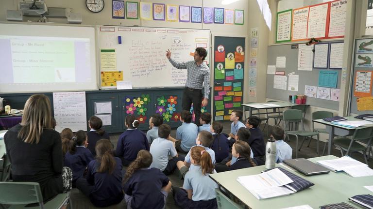 "ZDFzoom: Blauer Brief für die Schule - Was im System schief läuft":  Schulstunde in Australien.