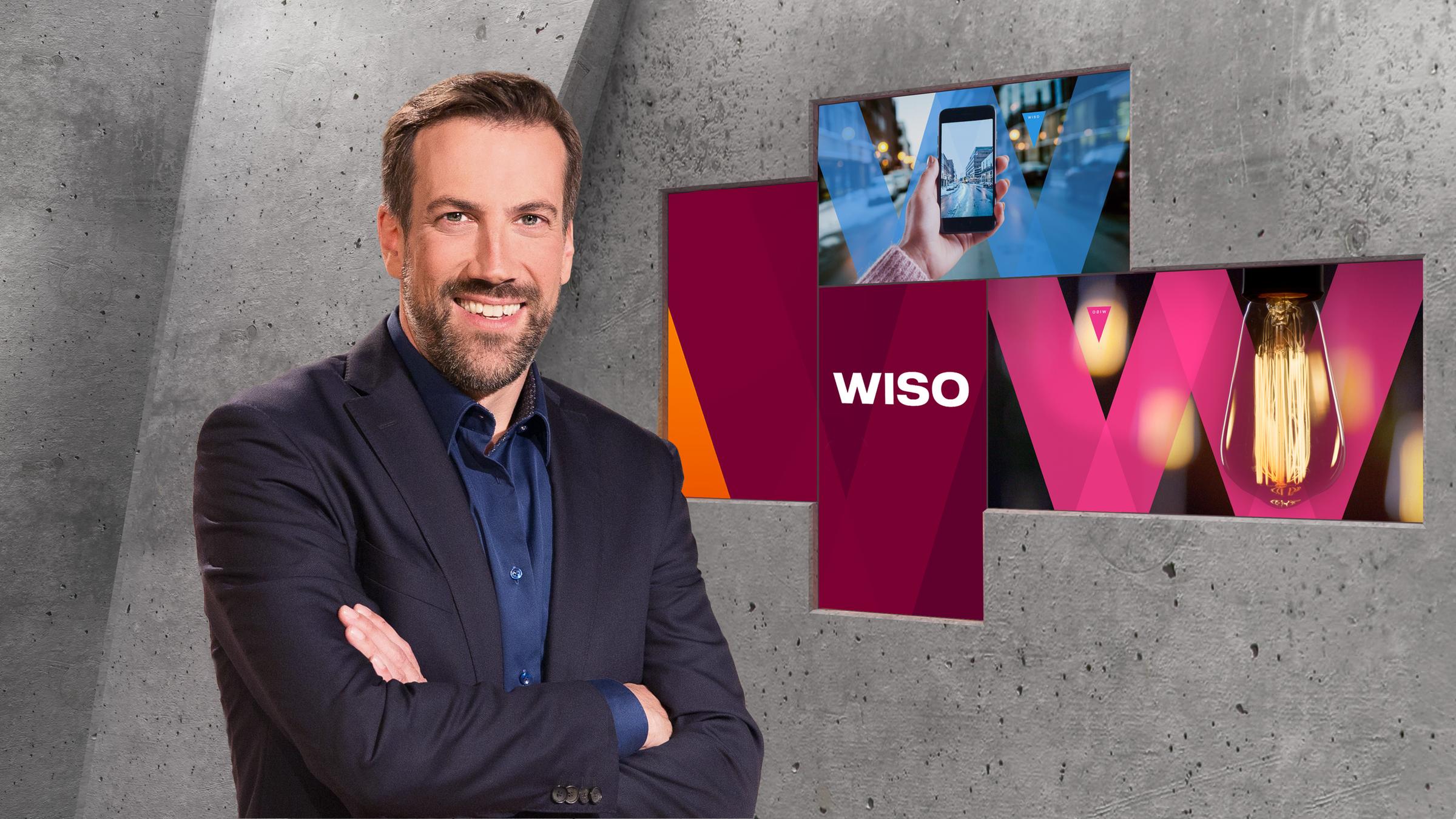 "WISO": Marcus Niehaves steht in der neuen Studiokulisse.