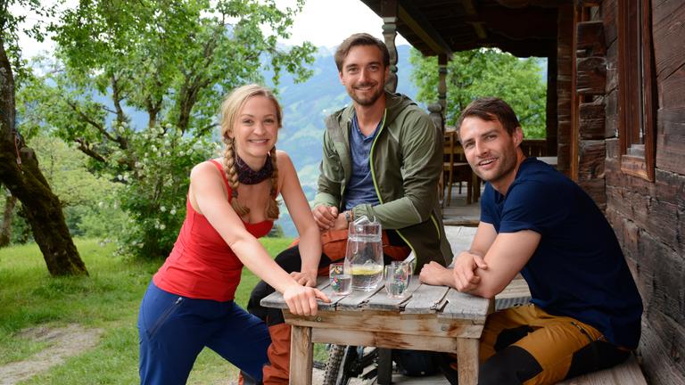 "Team Alpin - Drehstart": Martina Stadler (Johanna von Gutzeit), Rupert Dobner (Daniel Gawlowski), Uli Dobner (Daniel Fritz)