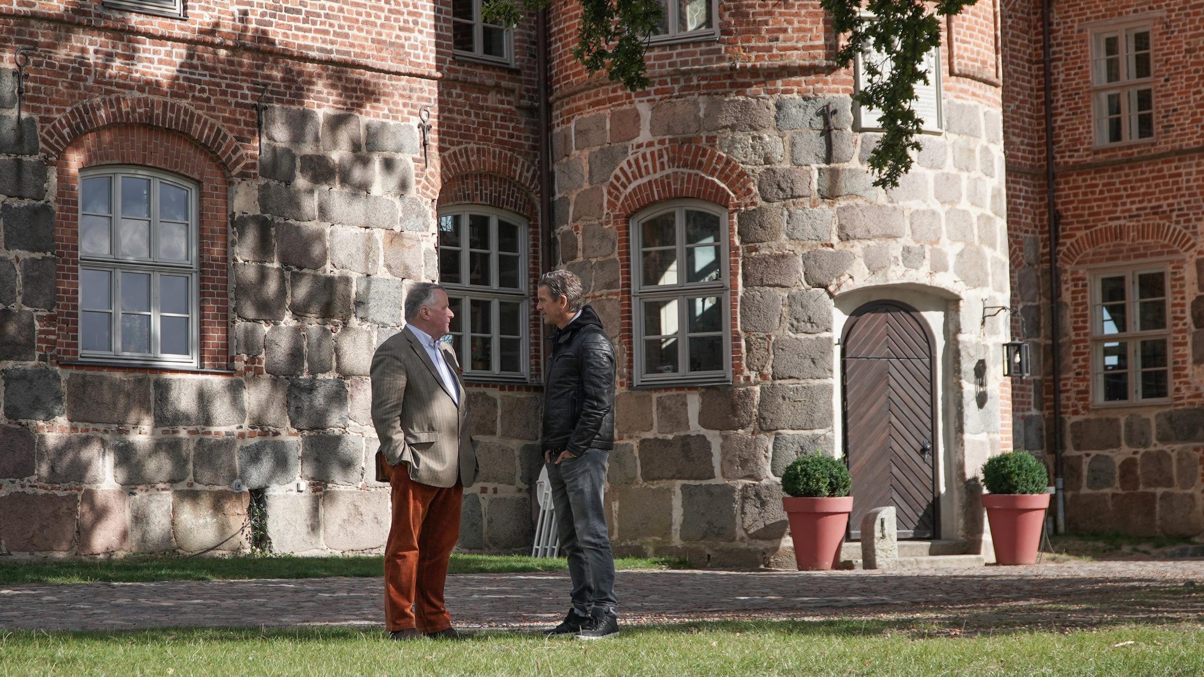 "Markus Lanz - Deutschland!": Markus Lanz trifft auf seiner filmischen Reise durch Deutschland den Hausherren von Schloss Ulrichshusen, Helmuth Freiherr von Maltzahn.