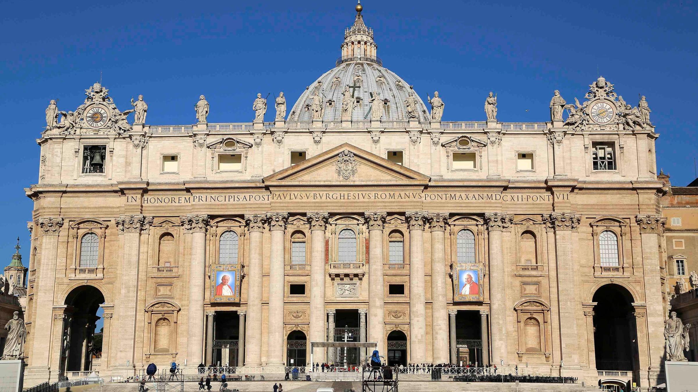 "ZDF spezial: Heiligsprechungen aus Rom":  Frontalansicht des Petersdoms in Rom.