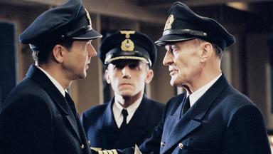 "Die Gustloff" (2): Hellmut Kehding (Kai Wiesinger), Korvettenkapitän Petri (Karl Markovic) und Kapitän Johannsen (Michael Mendl) auf der Kommandobrücke.